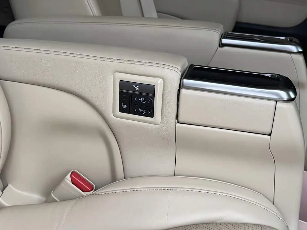 Toyota Alphard 2018 — Photo 13/18