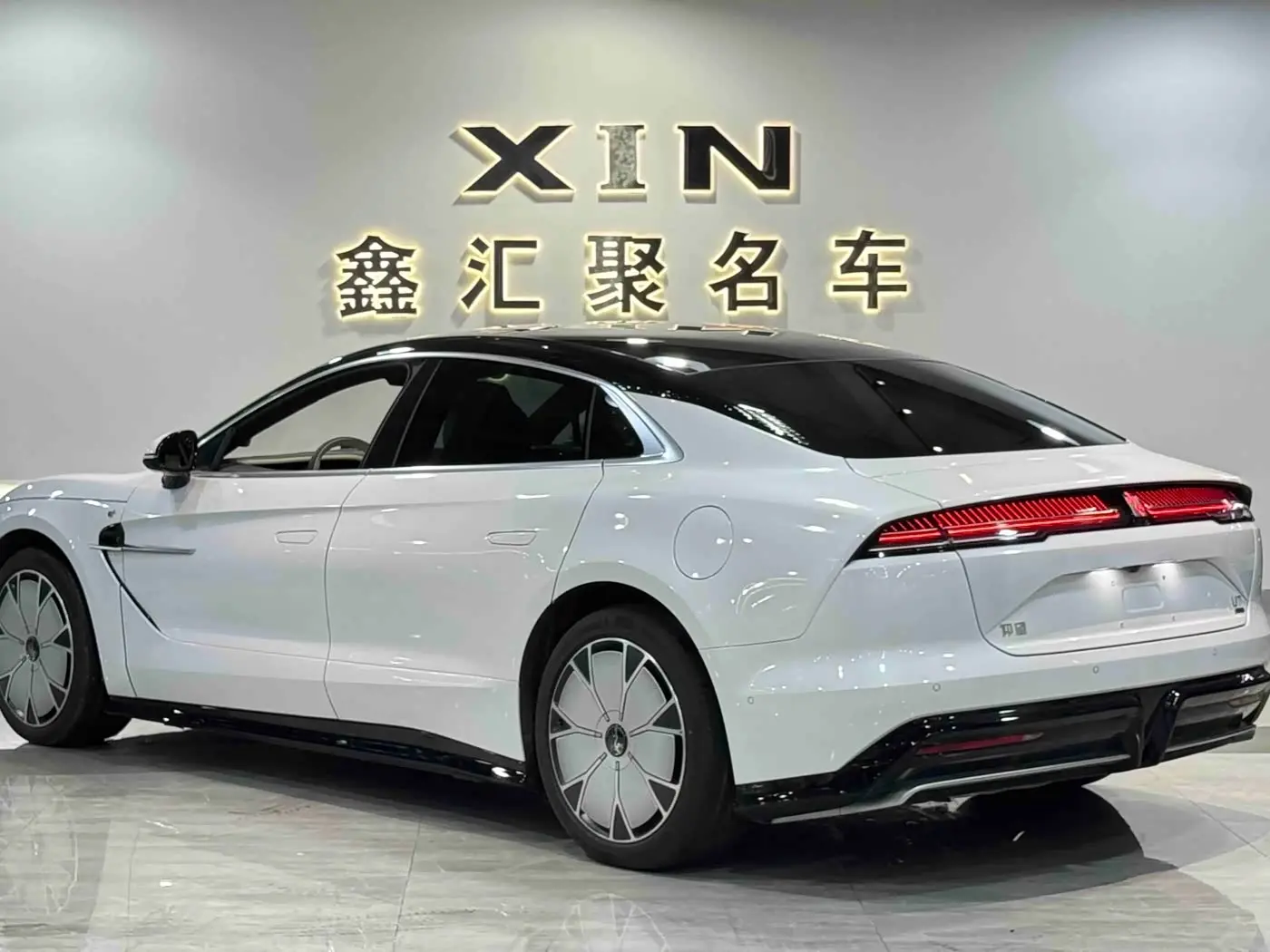 Yangwang U7 2025 — Photo 4/20