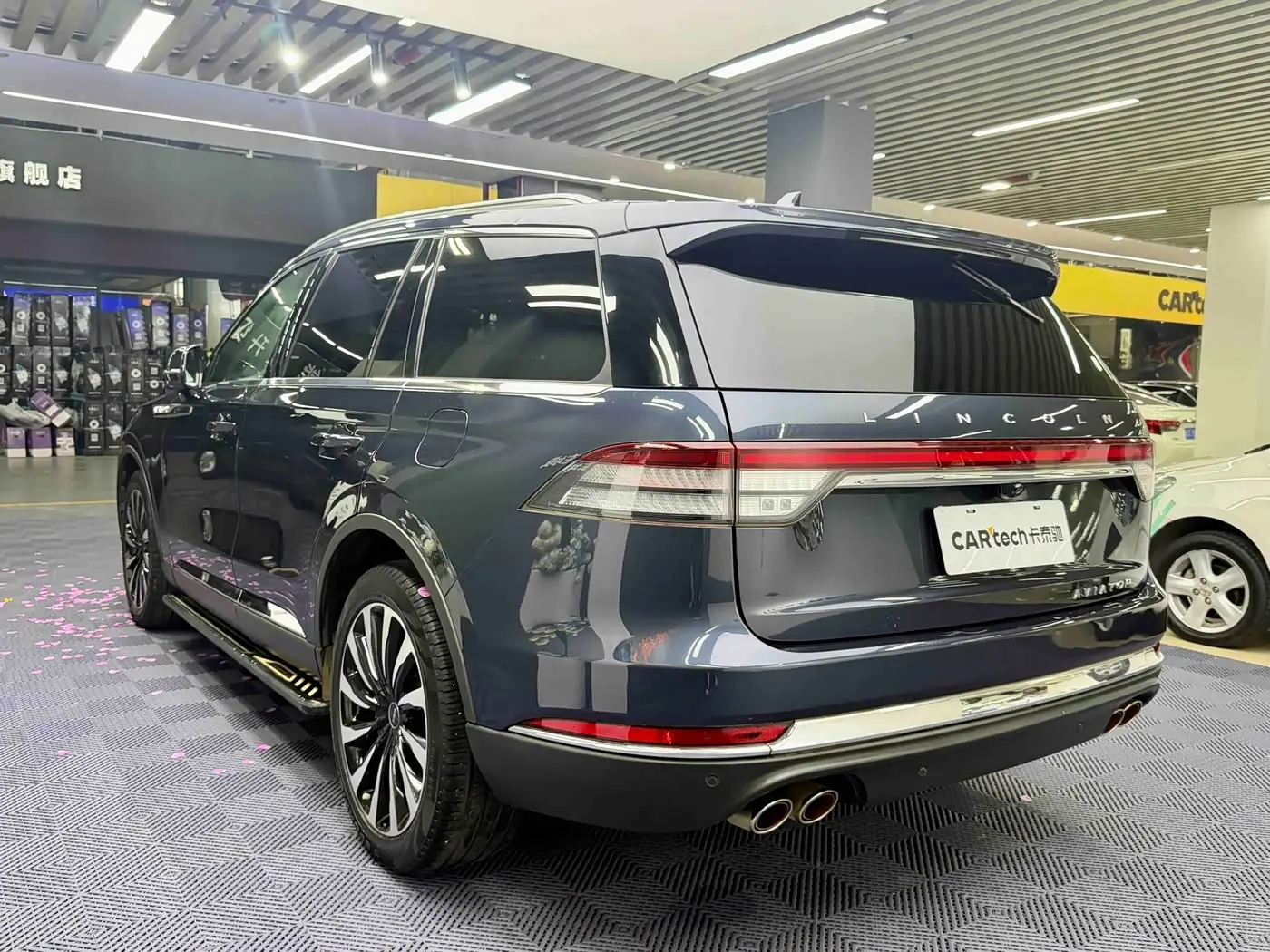 Lincoln Aviator 2021 — Photo 13/15