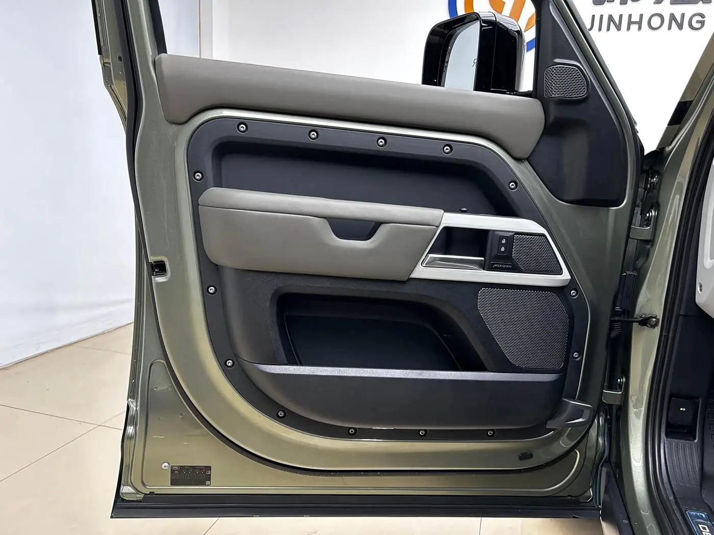 Land Rover Defender 2022 — Photo 4/20