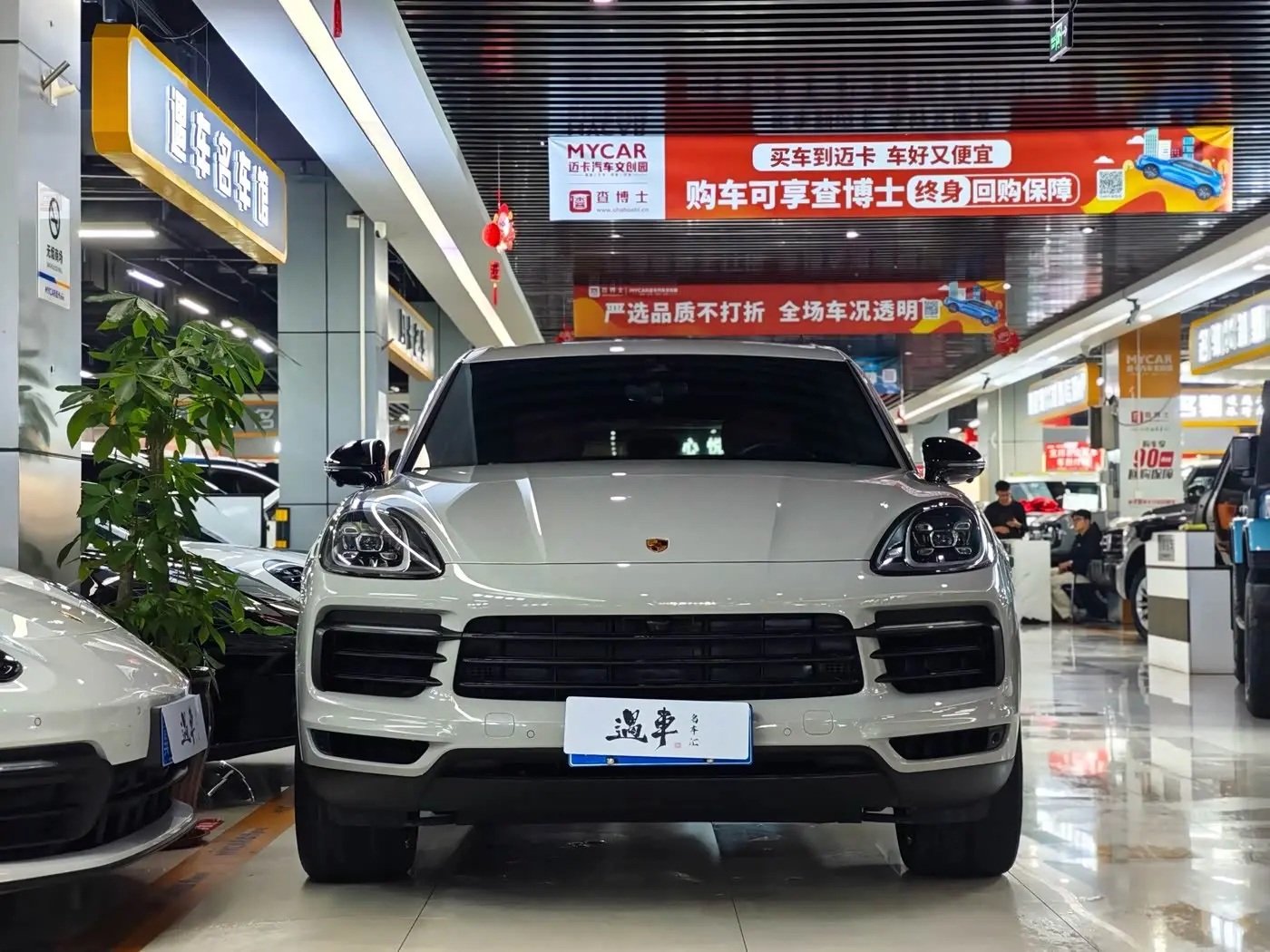 Porsche Cayenne 2020 — Photo 2/17