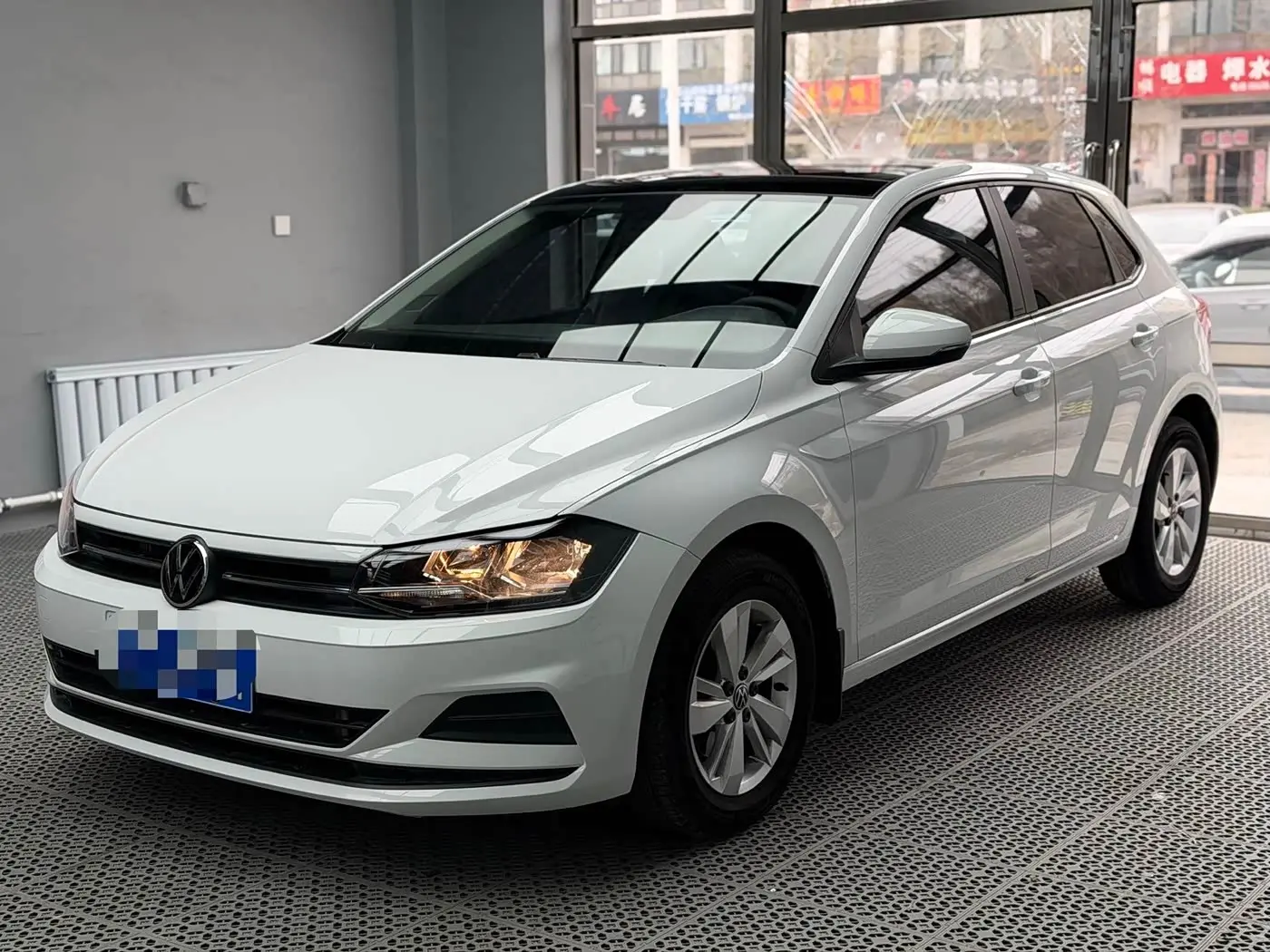 Volkswagen Polo 2023 — Фото 1/20