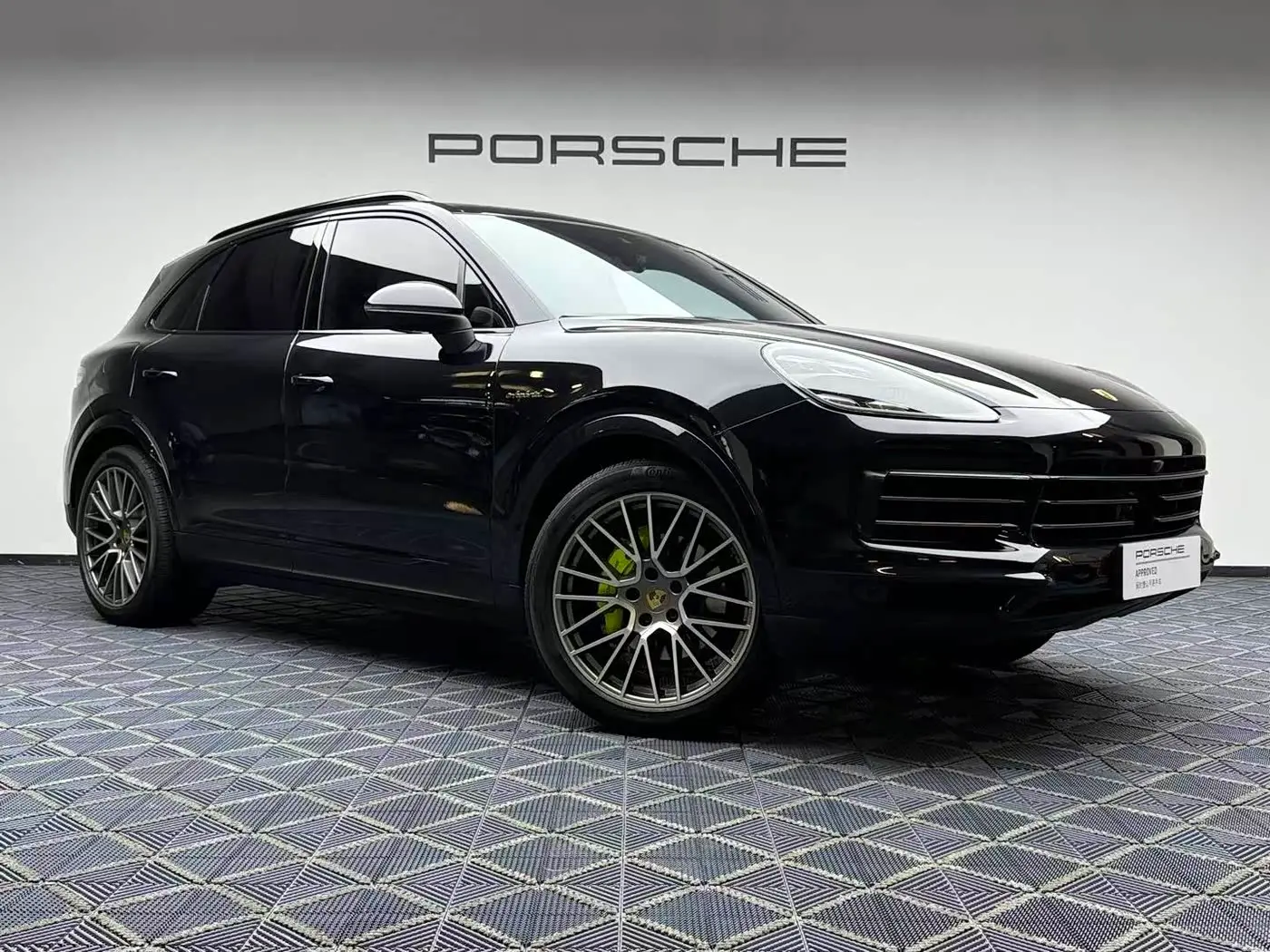 Porsche Cayenne New Energy 2023 — Photo 2/15