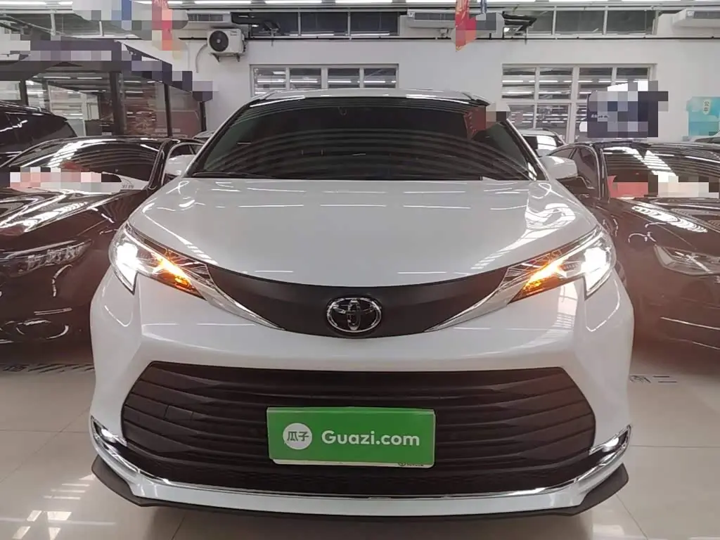Toyota Sienna 2024 — ფოტო 2/19