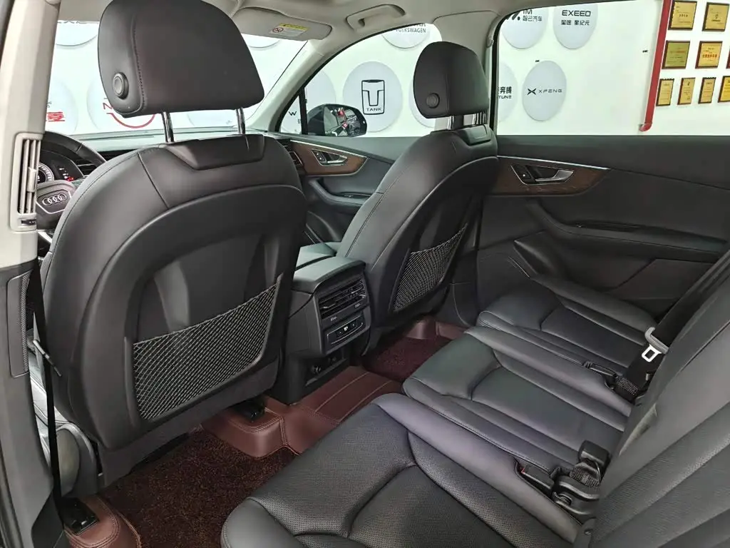Audi Q7 2024 — Photo 16/20