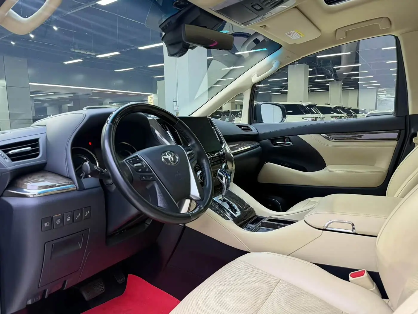 Toyota Vellfire 2021 — Photo 4/9