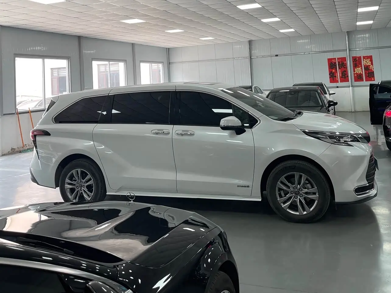 Toyota Sienna 2023 — Photo 3/9