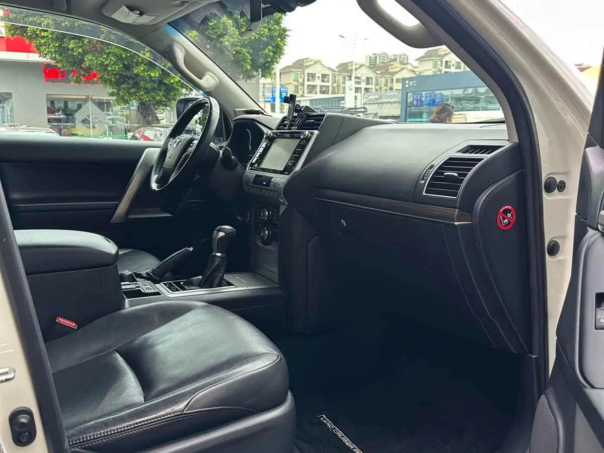 Toyota Prado 2018 — Photo 8/20
