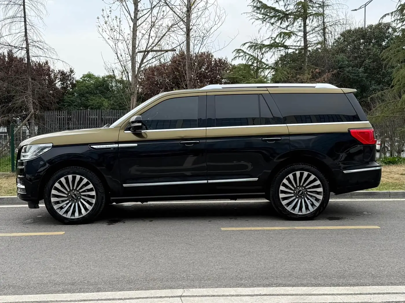 Lincoln Navigator 2021 — Фото 3/19