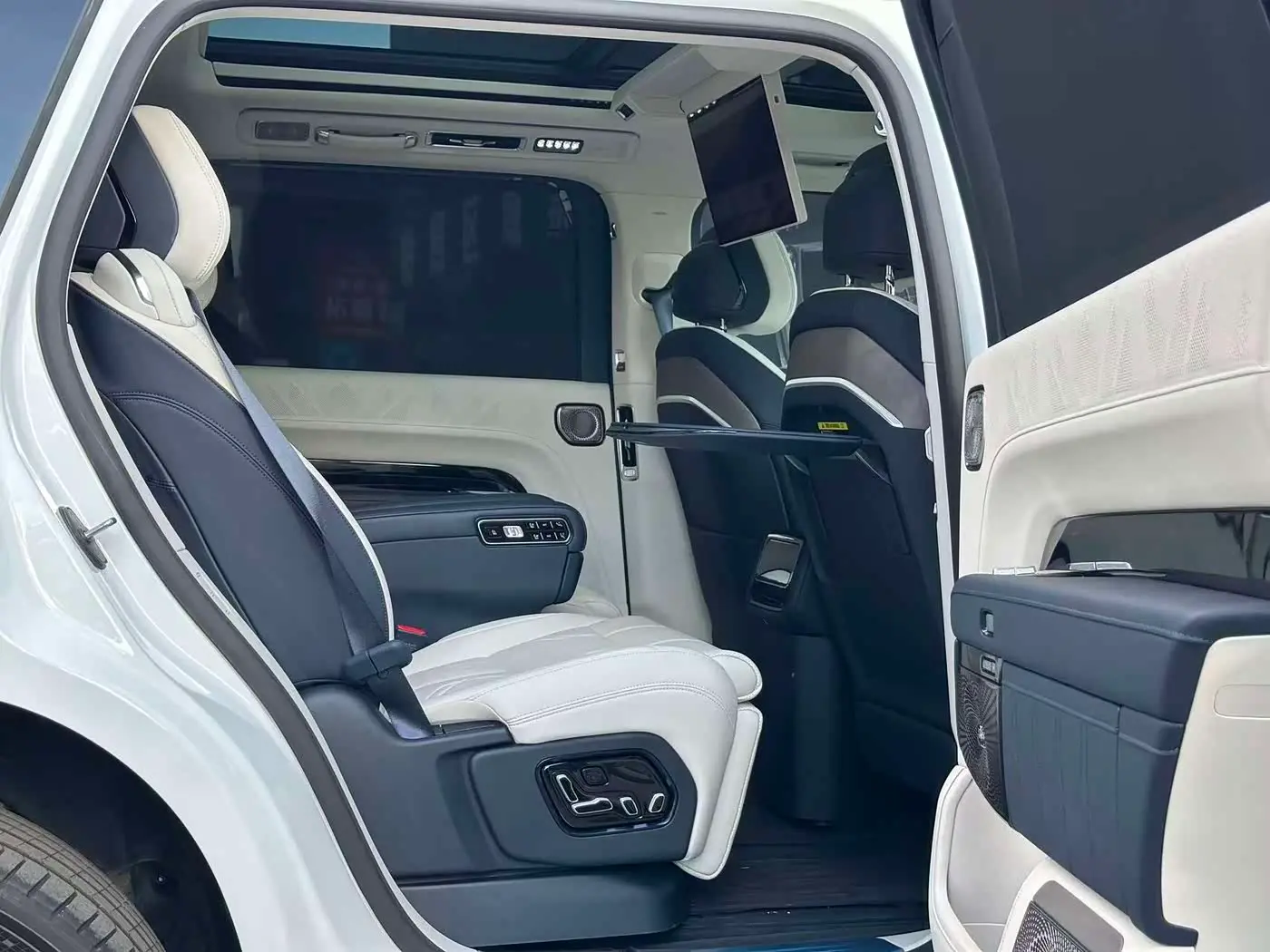 ZEEKR 9X 2026 — Photo 14/20