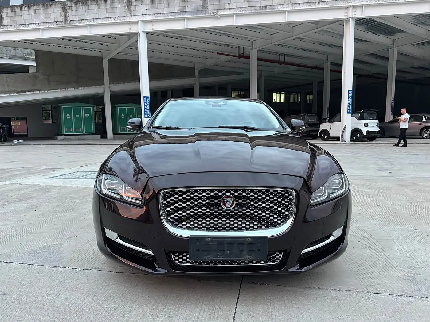 Jaguar XJ 2018 — Photo 2/9