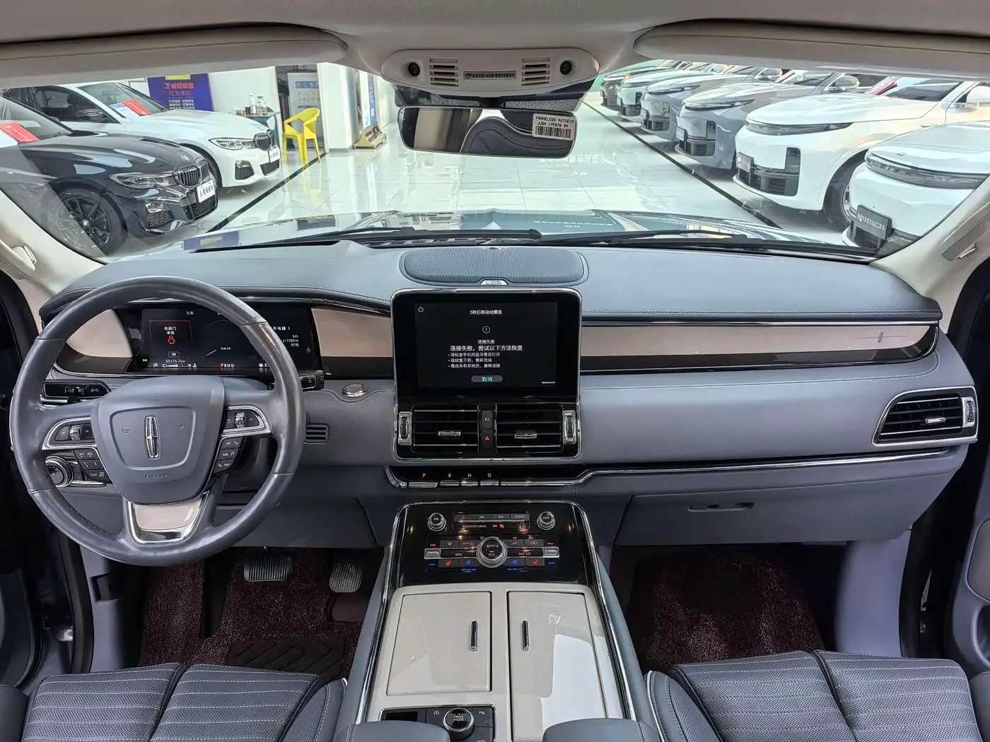 Lincoln Navigator 2023 — Photo 7/18
