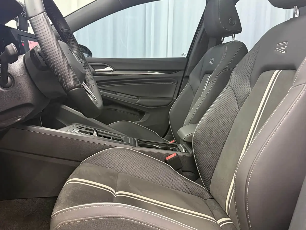 Volkswagen Golf 2022 — Photo 8/10