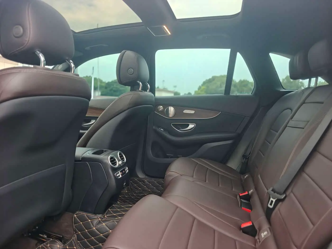Mercedes-Benz GLC 2021 — Photo 10/12