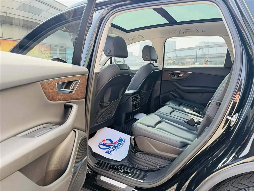 Audi Q7 2022 — Photo 7/14