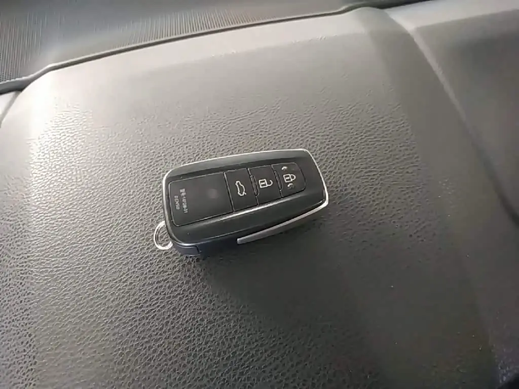Toyota Avalon 2019 — Photo 9/20