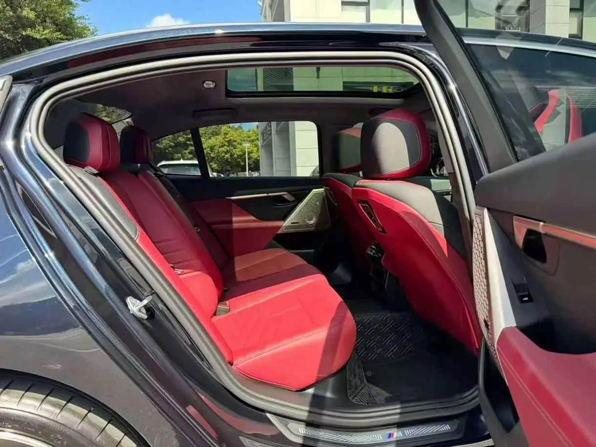 BMW 5 Series 2024 — Photo 9/9