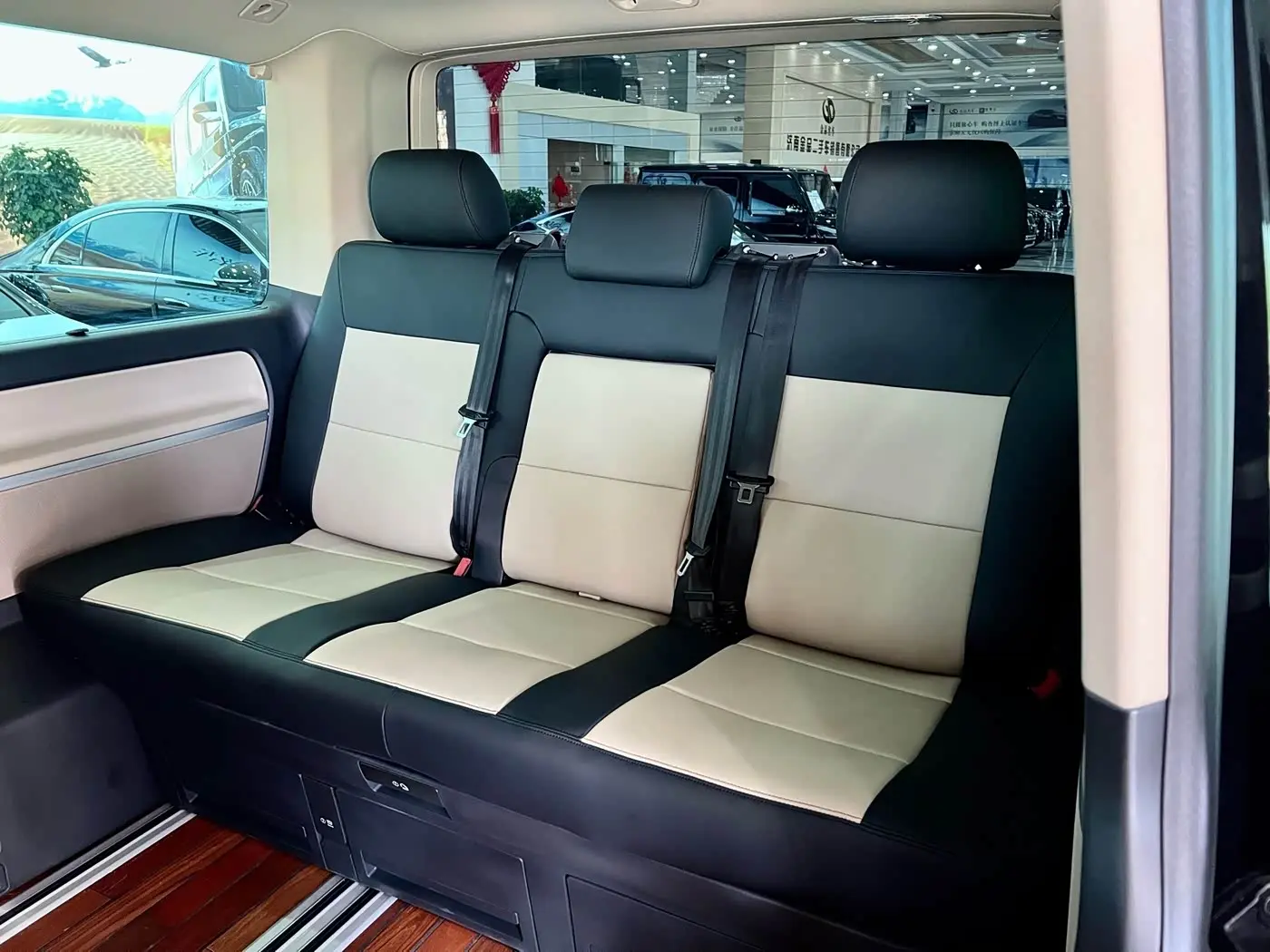Volkswagen Multivan 2017 — Фото 11/20