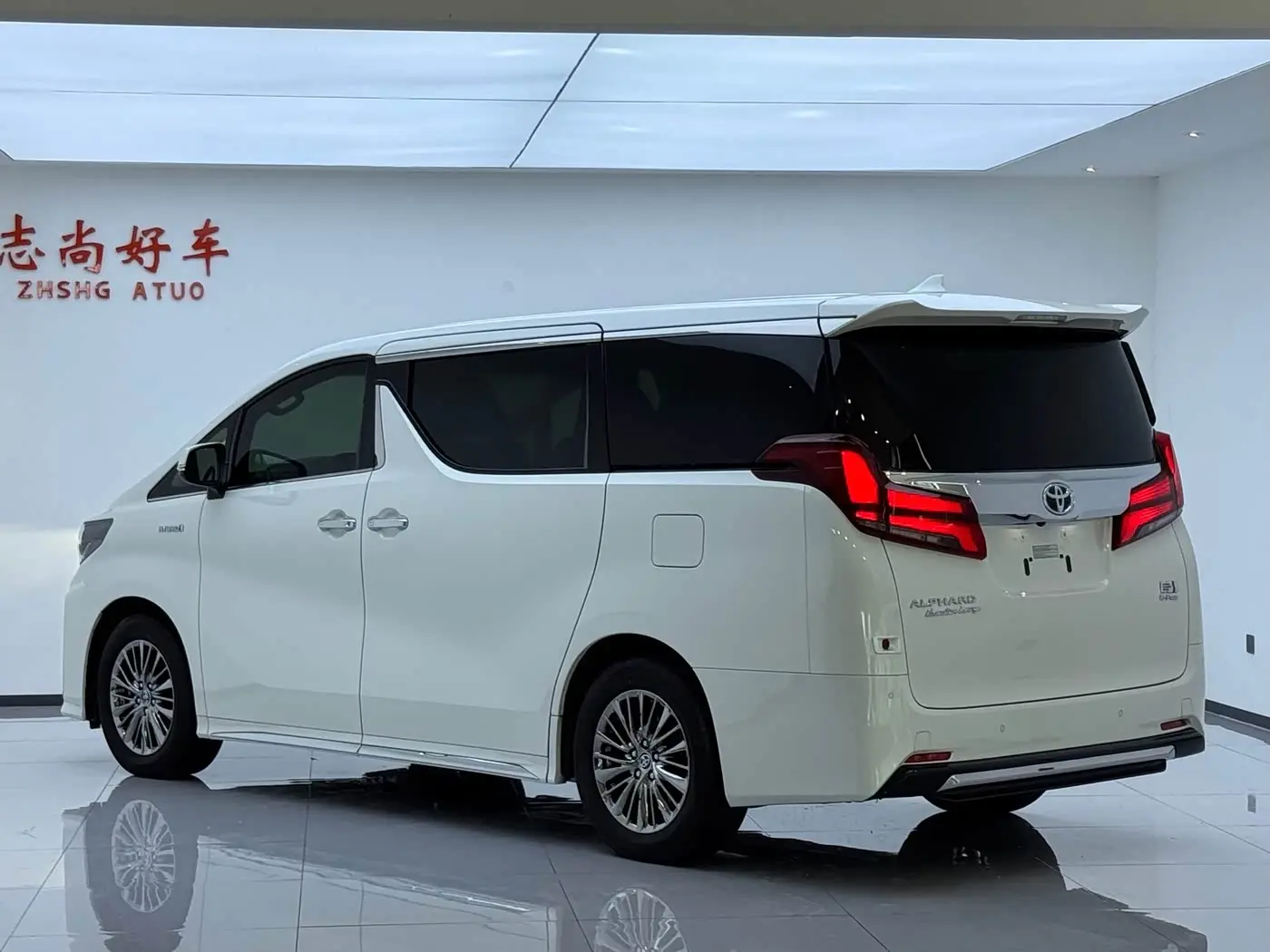 Toyota Alphard 2022 — Фото 13/15