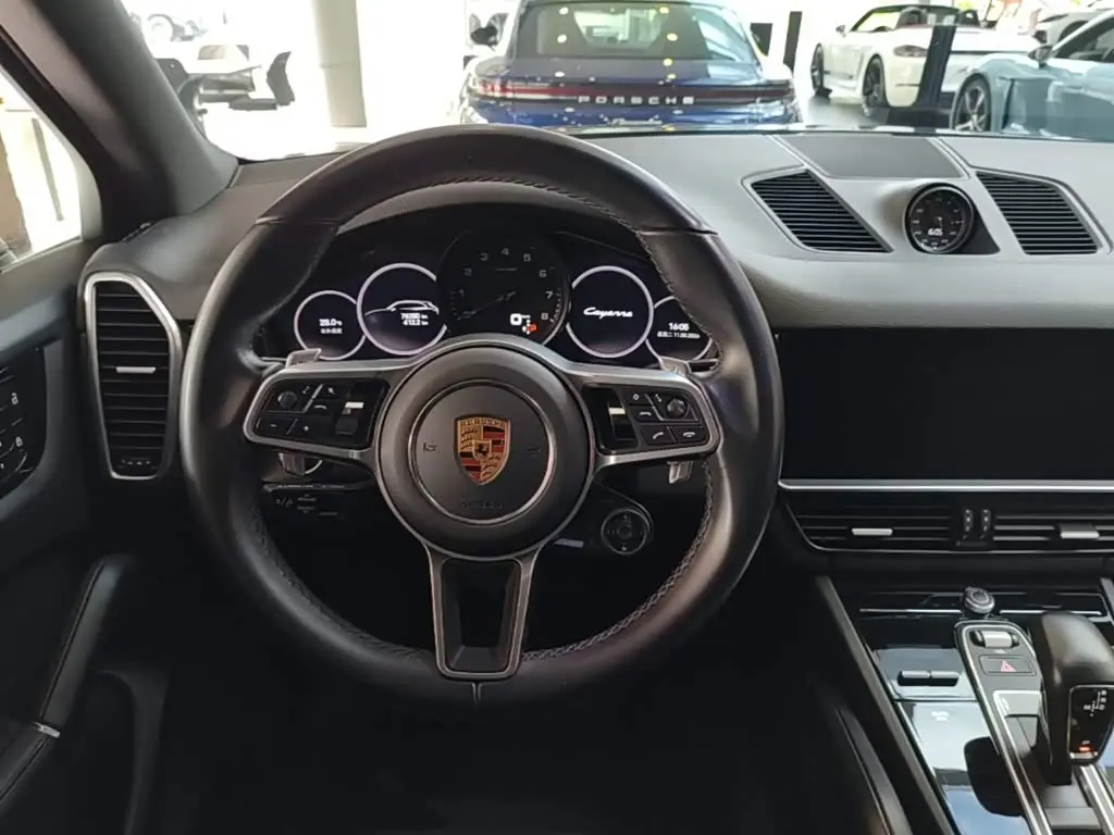 Porsche Cayenne 2022 — Photo 17/20