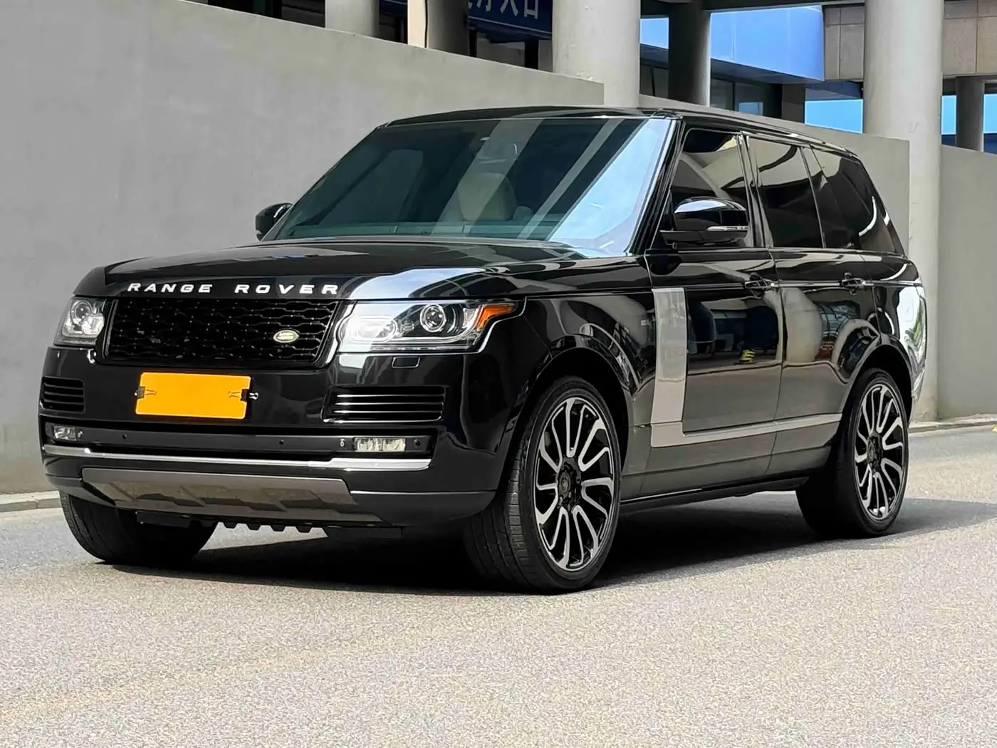 Land Rover Range Rover 2017 — Фото 1/12