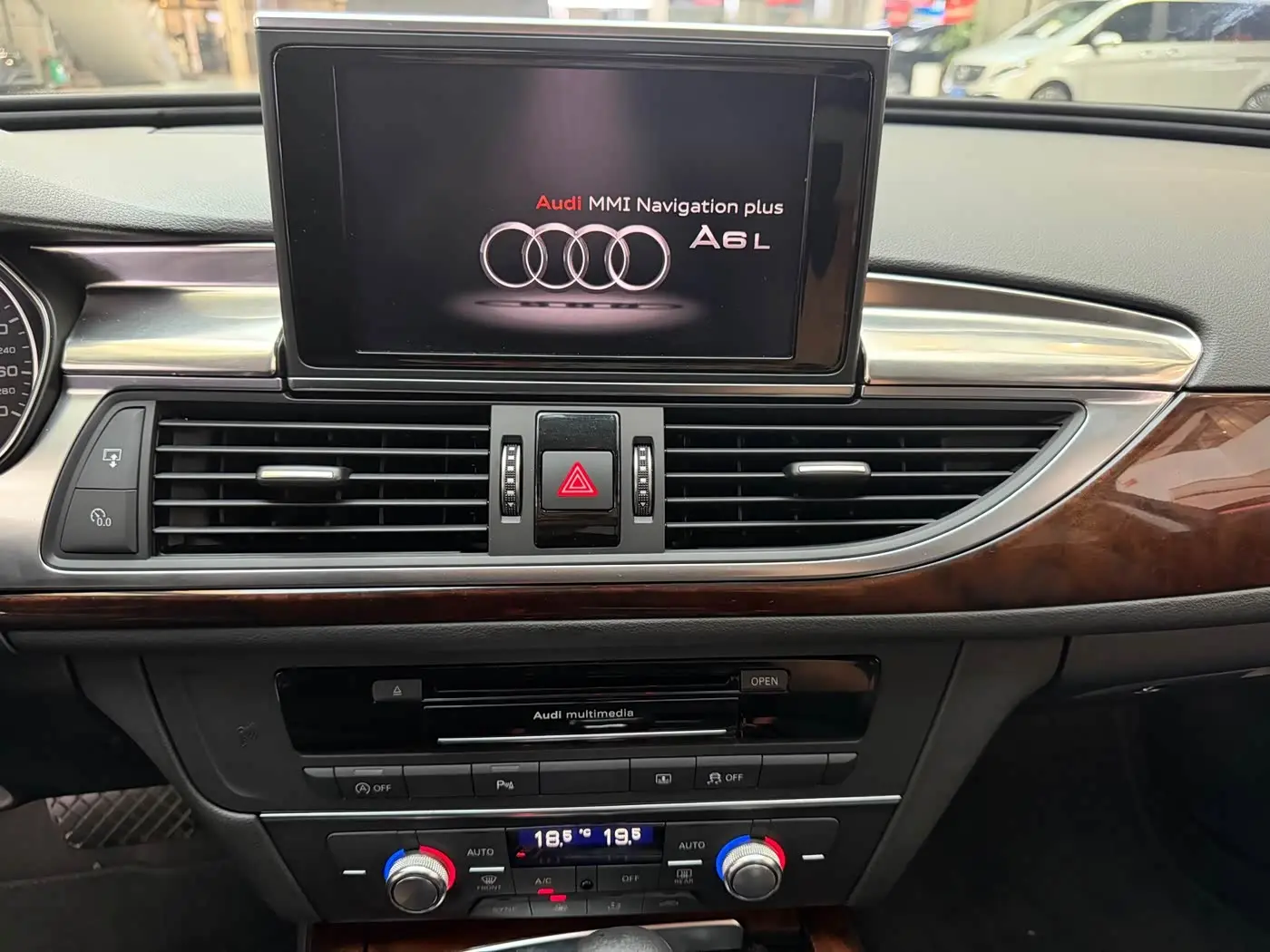 Audi A6L 2016 — Photo 12/20
