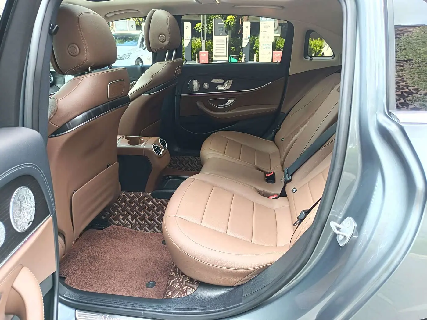 Mercedes-Benz E-Class 2020 — Photo 6/20