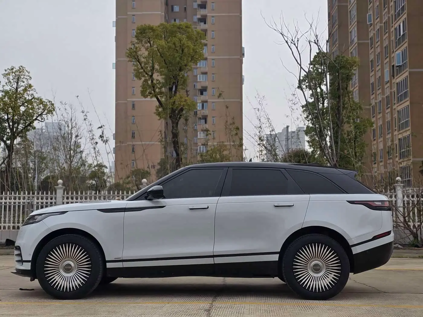 Land Rover Range Rover Velar 2022 — Photo 5/15