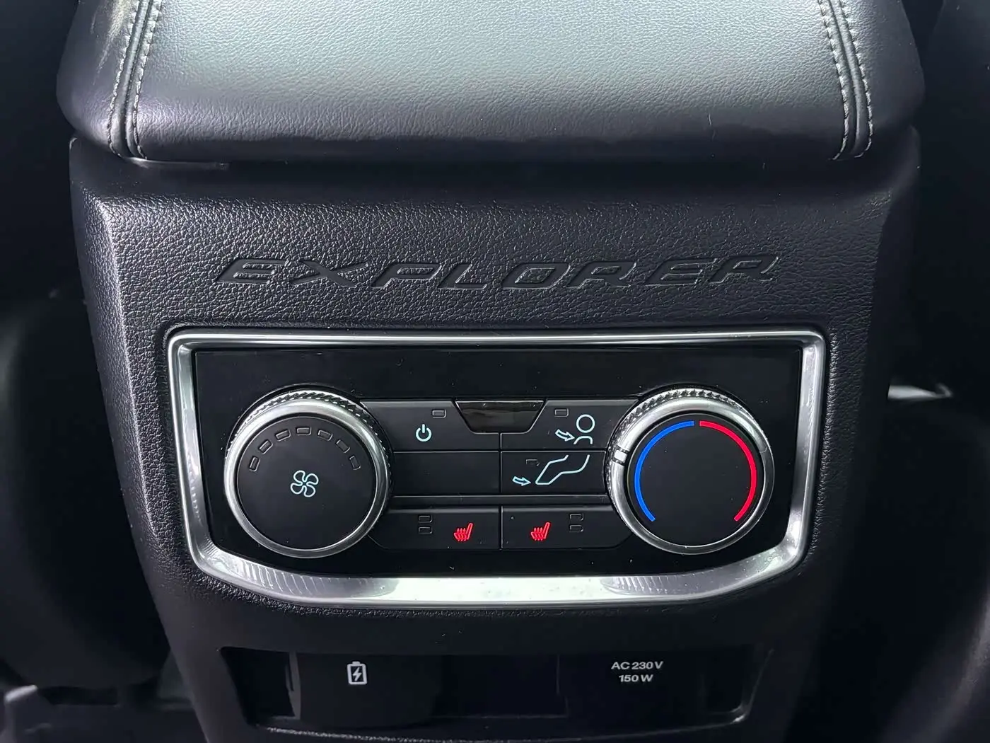 Ford Explorer 2021 — Фото 12/18