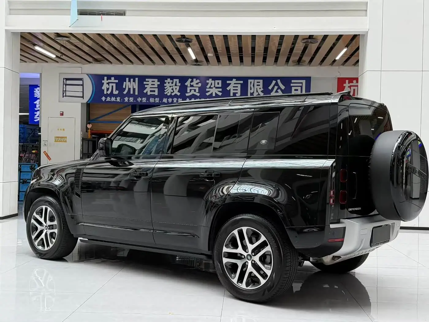 Land Rover Defender 2024 — Photo 4/9