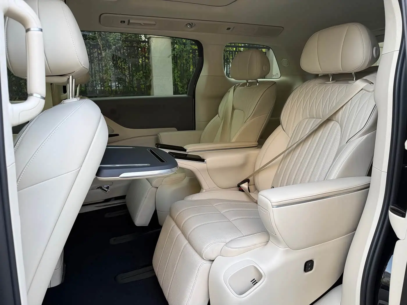 Voyah Auto Voyah Dreamer 2024 — Photo 12/17