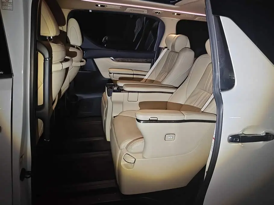 Toyota Vellfire 2019 — Photo 11/16
