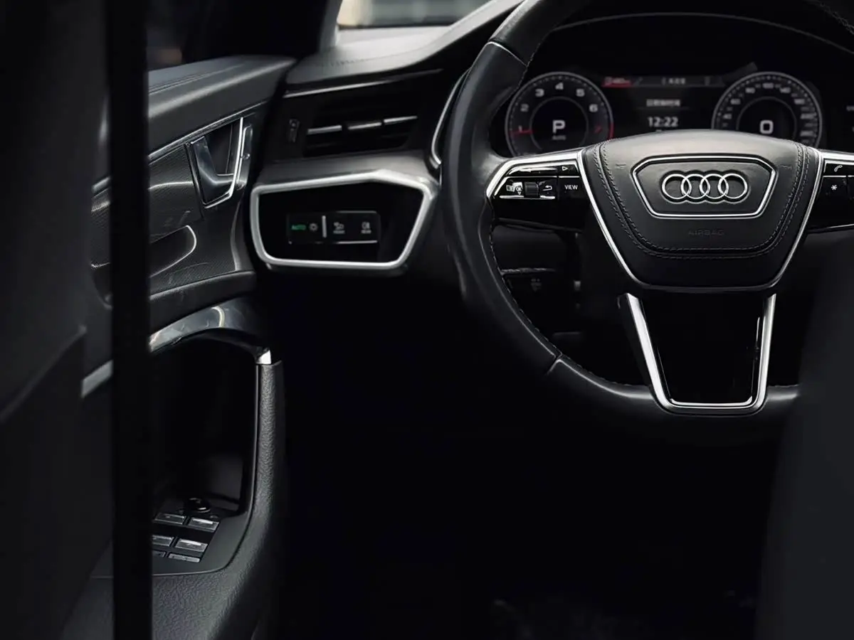 Audi A6L 2024 — Photo 8/13