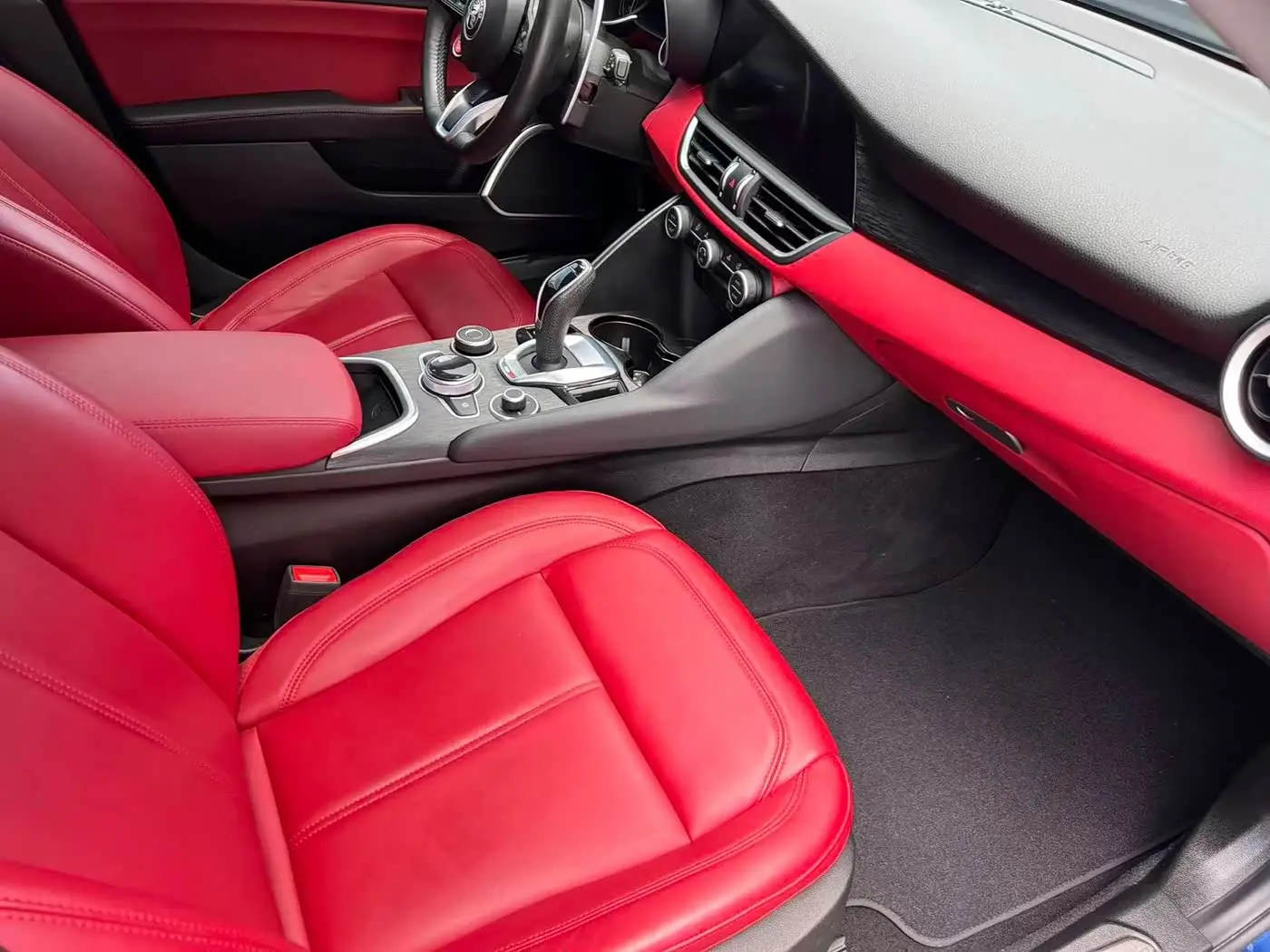 Alfa Romeo Giulia 2021 — Photo 12/15