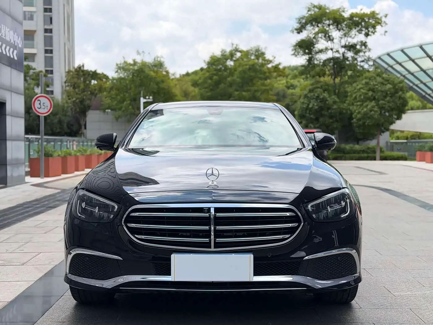 Mercedes-Benz E-Class 2022 — Фото 2/18