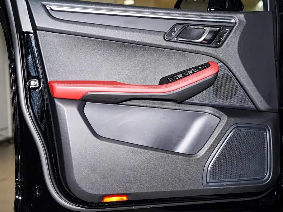 Porsche Macan 2025 — Photo 16/20