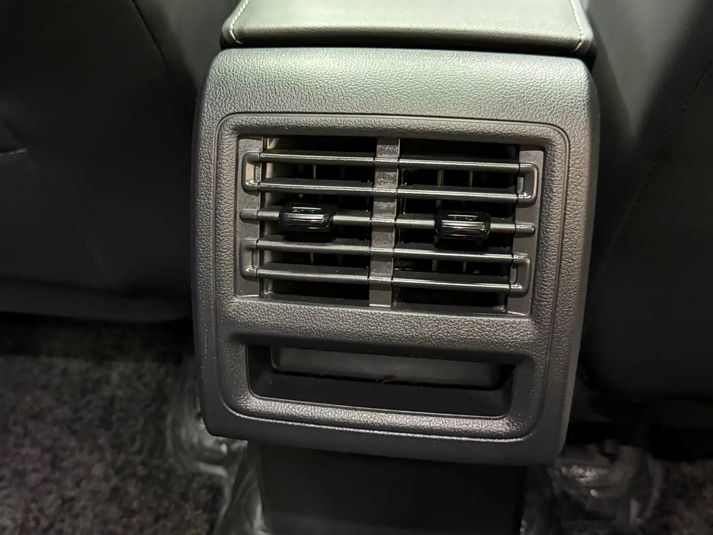 Volkswagen Golf 2024 — Photo 14/20