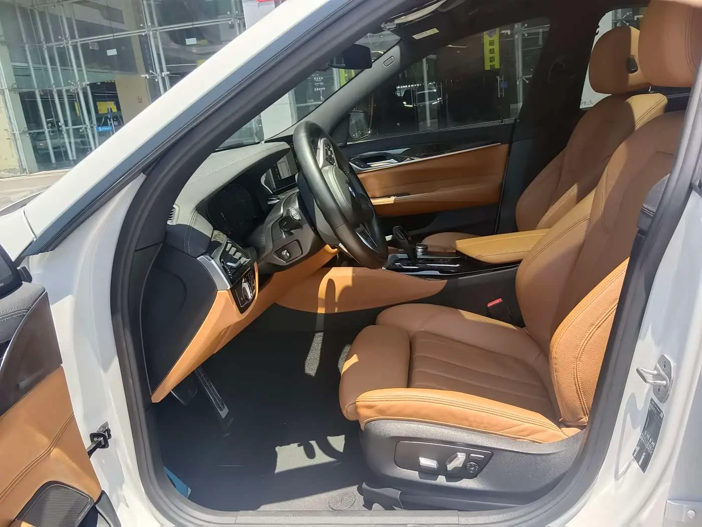 BMW 6 Series GT 2023 — Photo 9/15