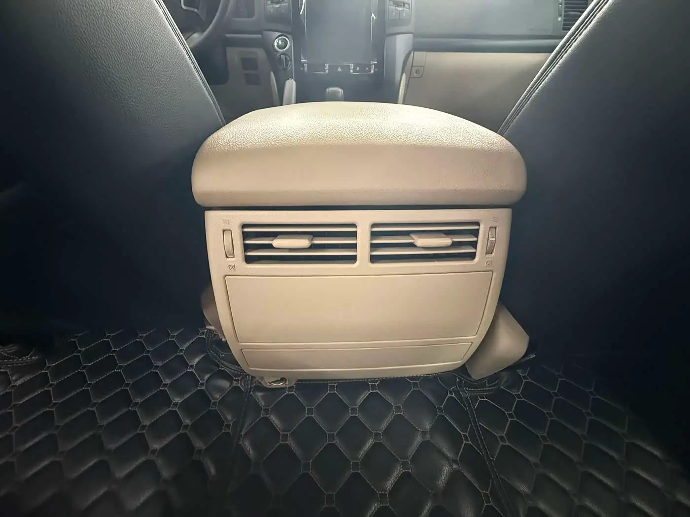 Toyota Land Cruiser 2014 — Photo 9/16