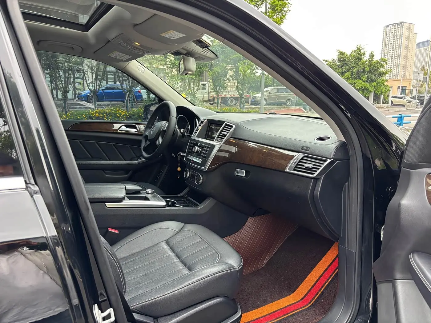 Mercedes-Benz GL-Class 2016 — Photo 8/12