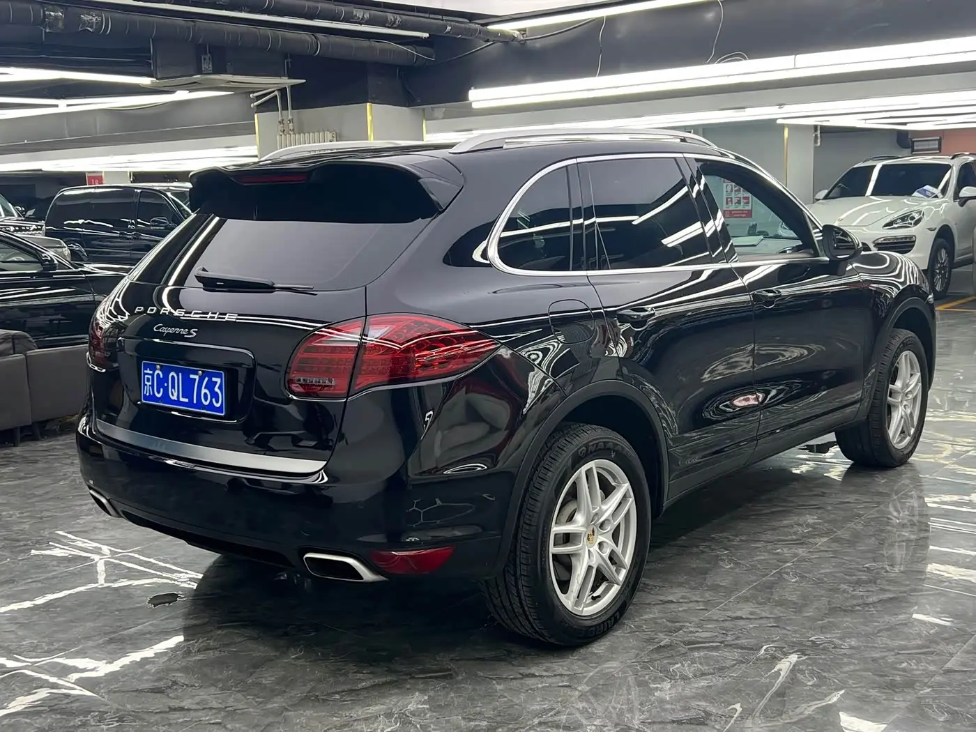Porsche Cayenne 2012 — ფოტო 7/9