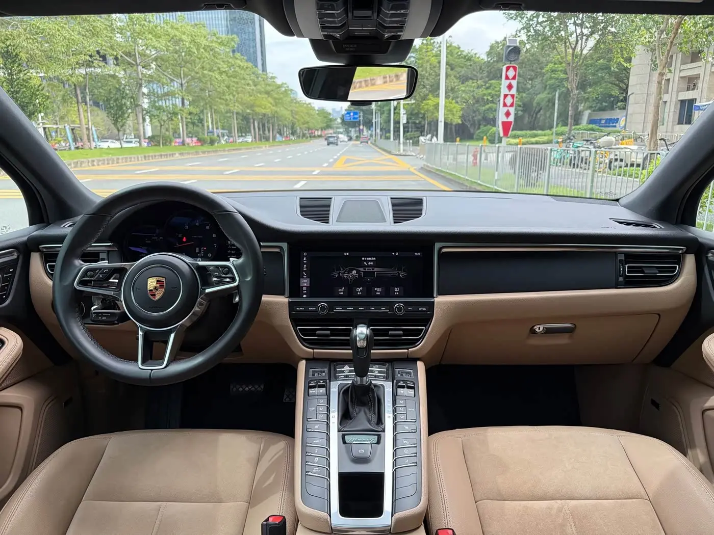 Porsche Macan 2019 — Photo 6/20