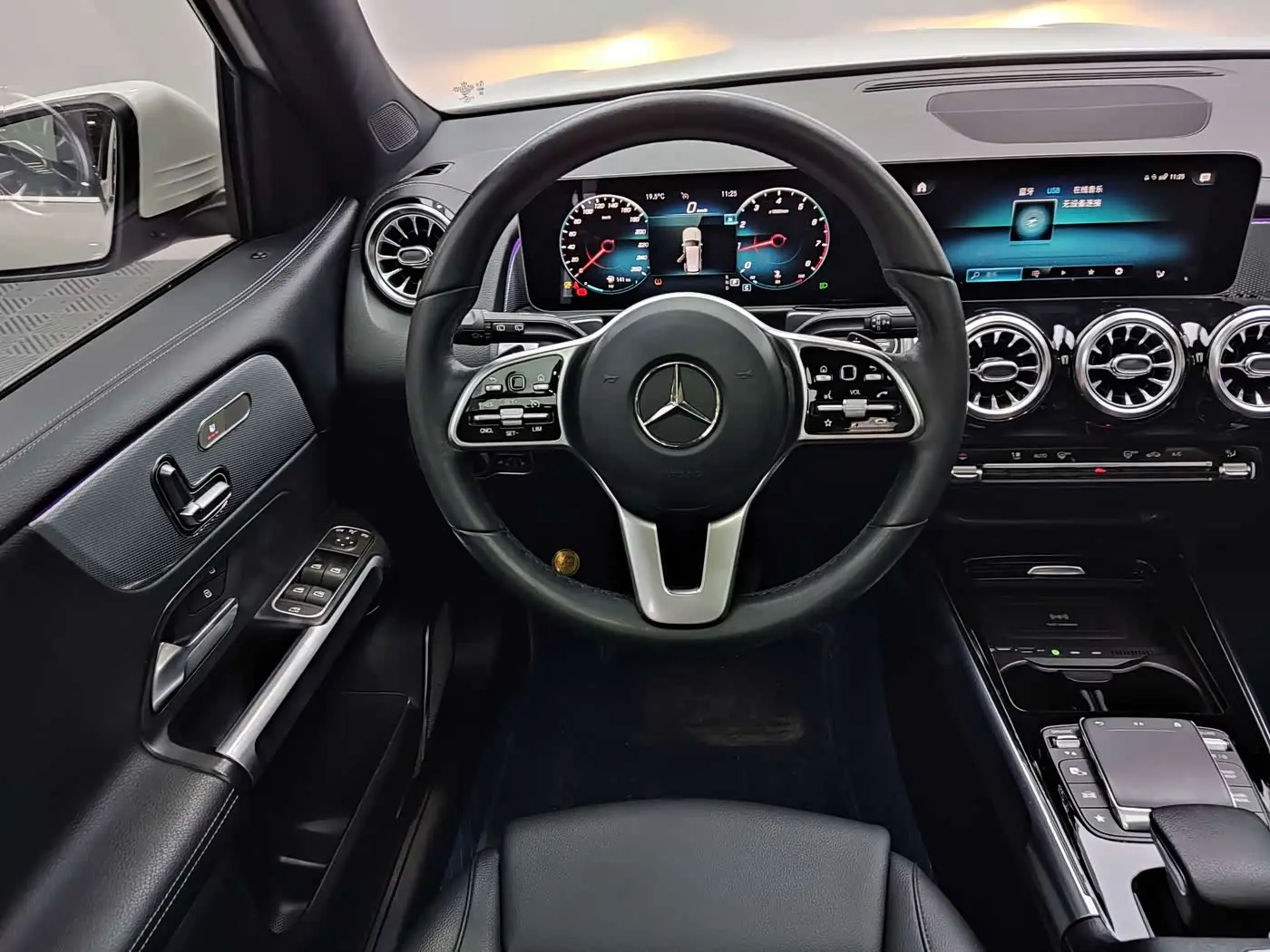 Mercedes-Benz GLB 2021 — Фото 13/20