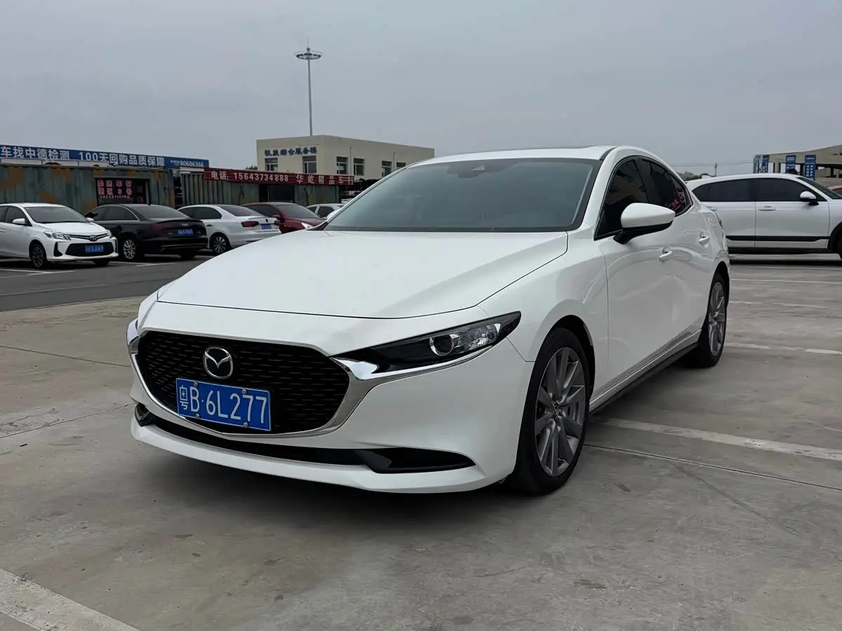 Mazda Mazda3 Axela 2023 — Photo 1/20