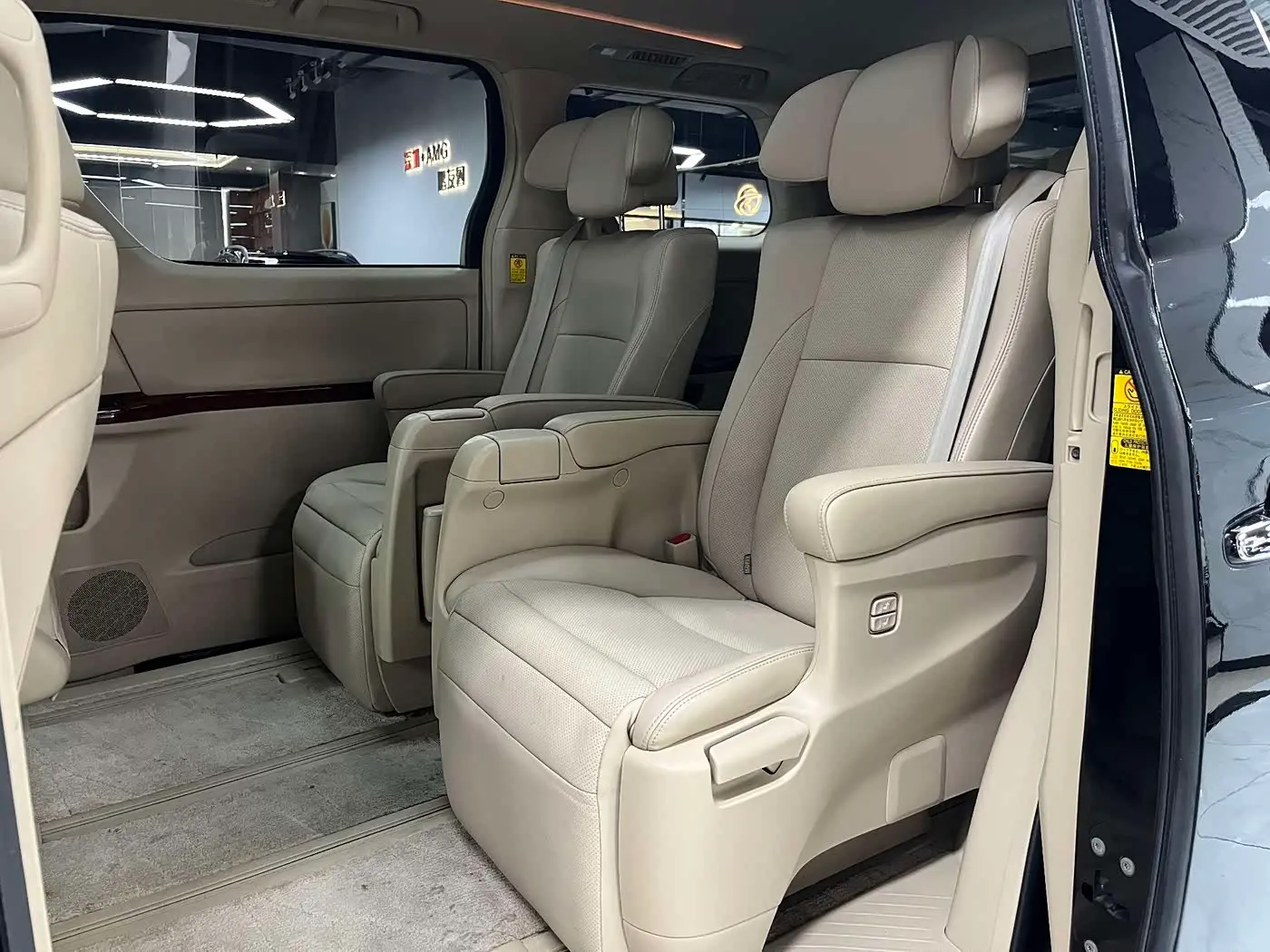 Toyota Alphard 2011 — Фото 9/14
