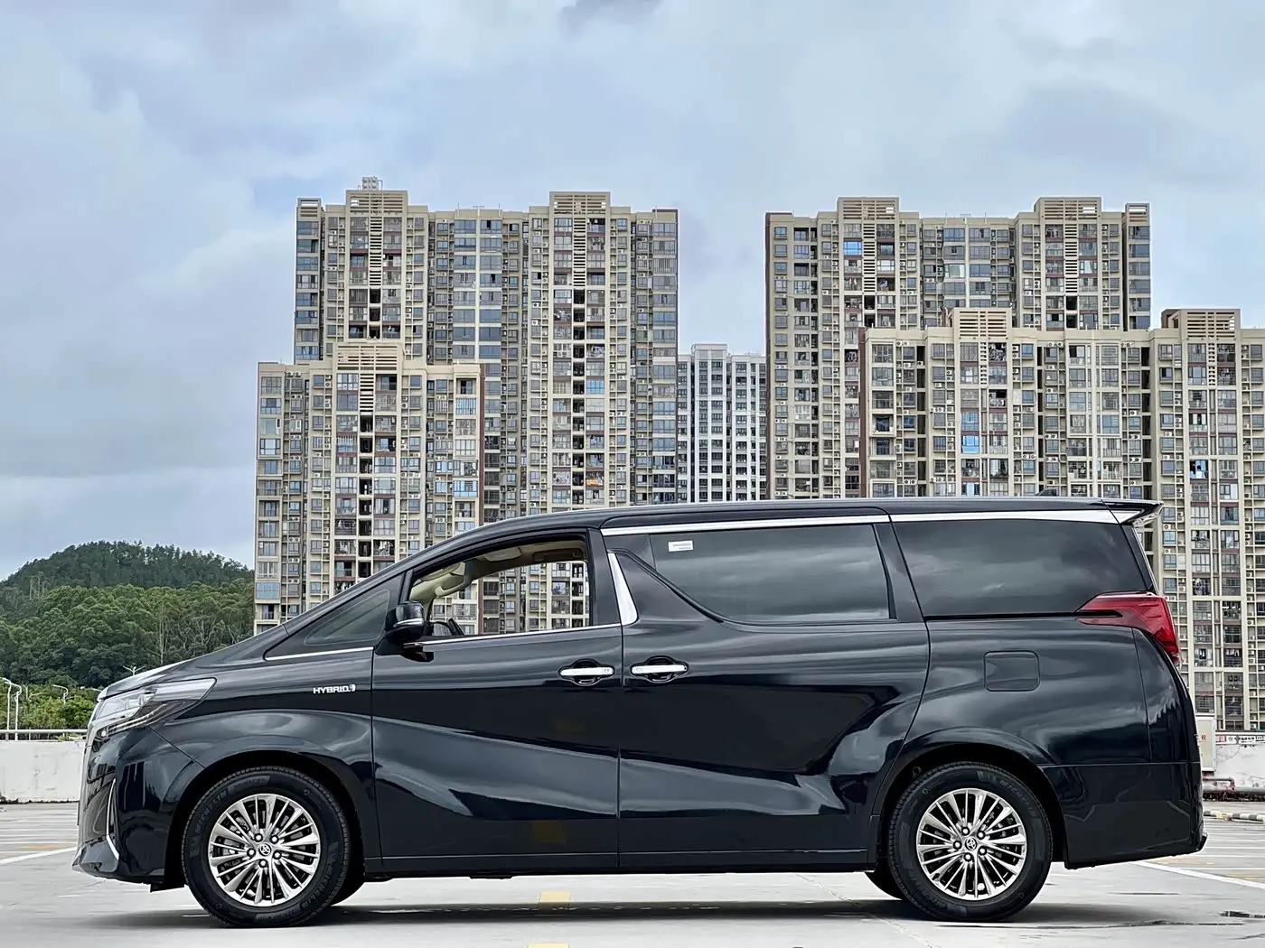 Toyota Alphard 2023 — Photo 13/20