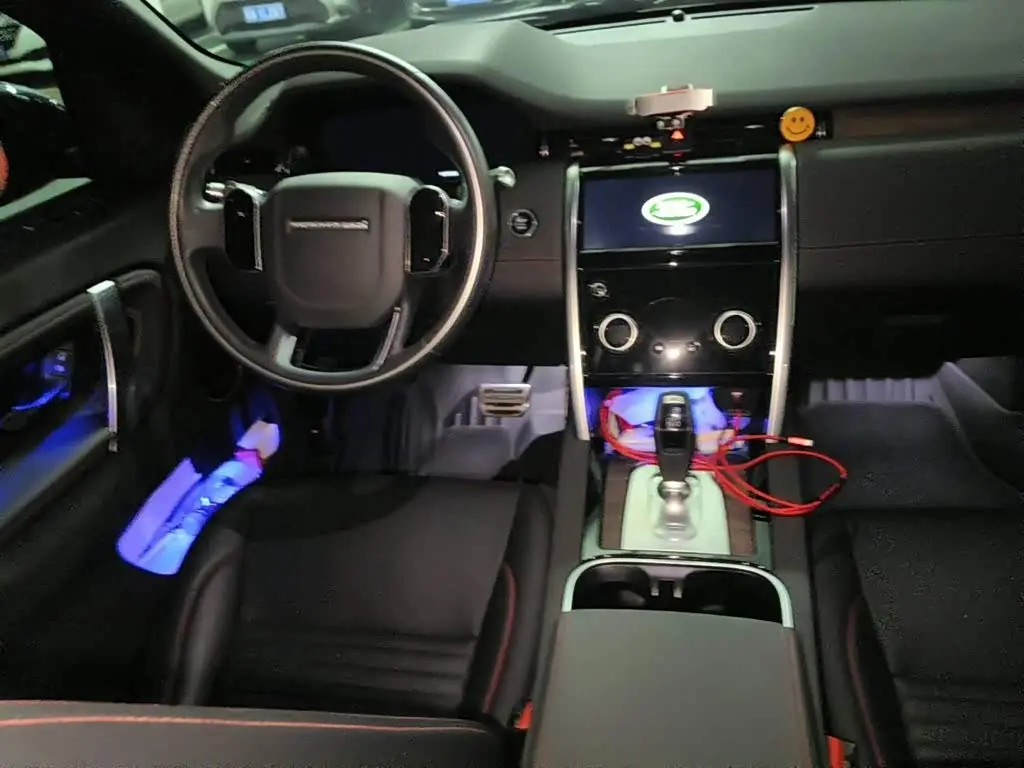 Land Rover Discovery Sport 2021 — Фото 12/13