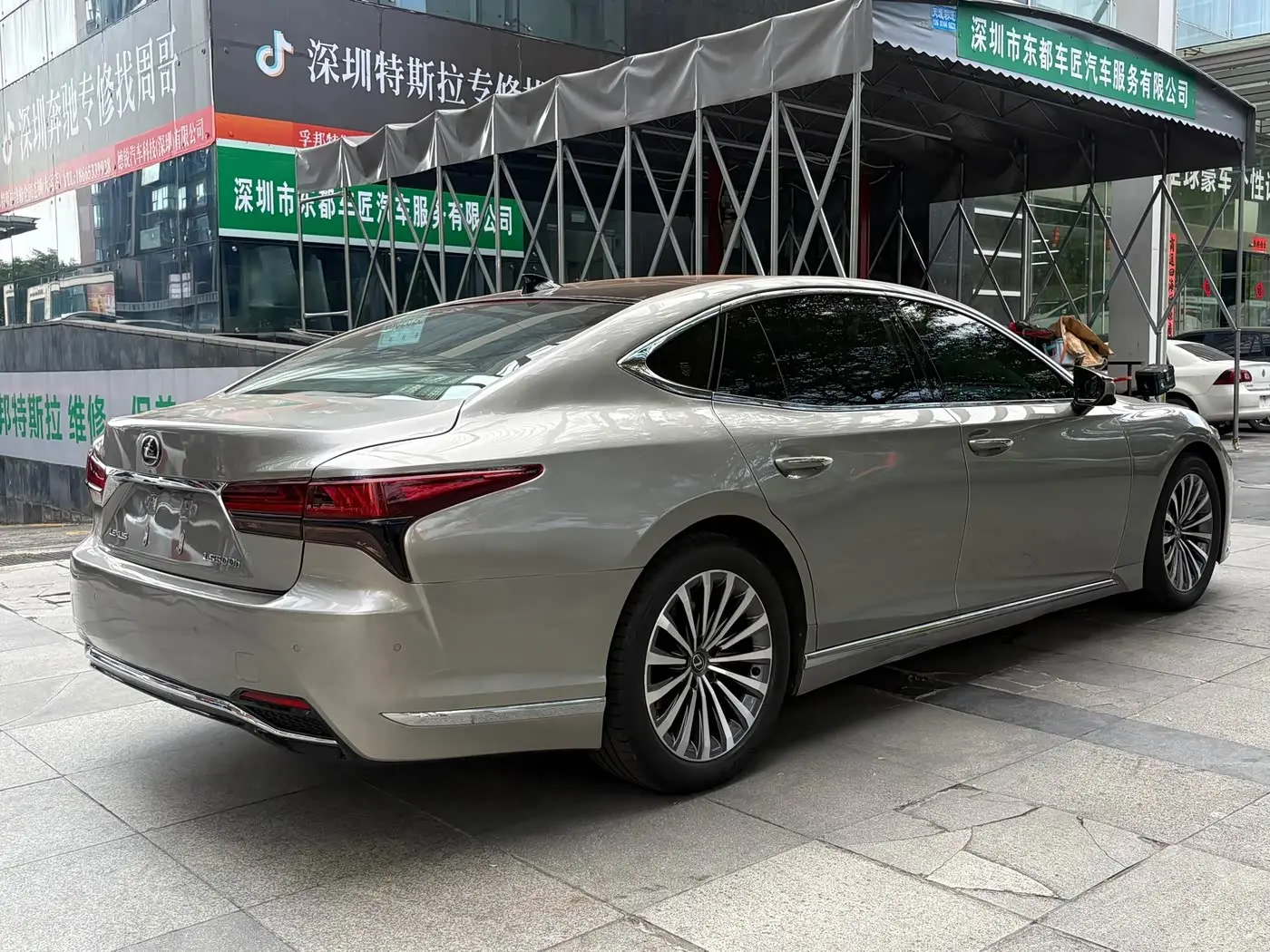 Lexus LS 2023 — Фото 8/10