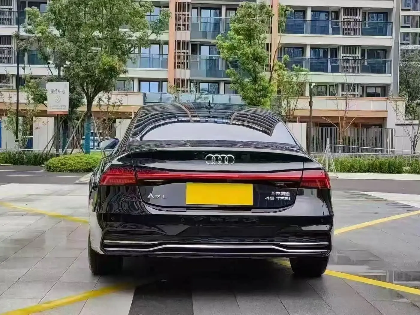 Audi A7L 2024 — Photo 8/9