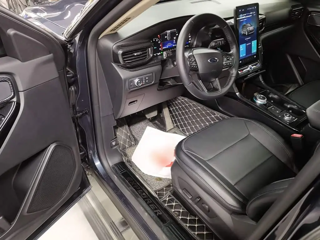 Ford Explorer 2021 — ფოტო 12/20